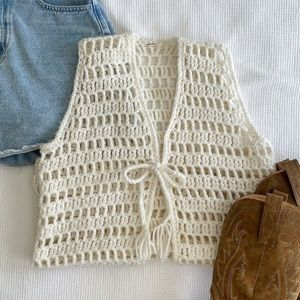Chunky Knit White Sweater Vest | Fits like a M (no tags)